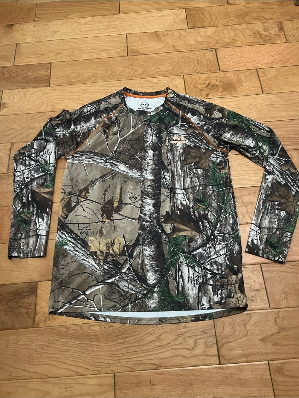 Realtree Camouflage Long-Sleeve Performance Shirt - Men's Medium (38-40)